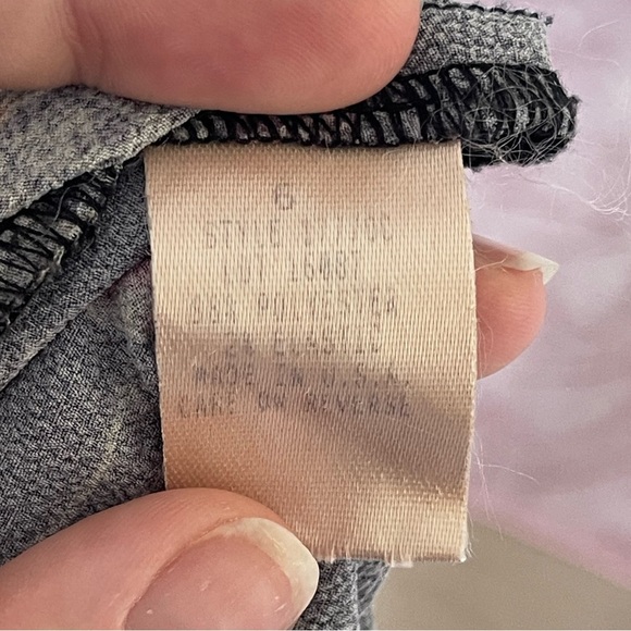 Vintage Donna Degnan Dark Floral Print V-Neck Blouse - Size 6 - Picture 7 of 7